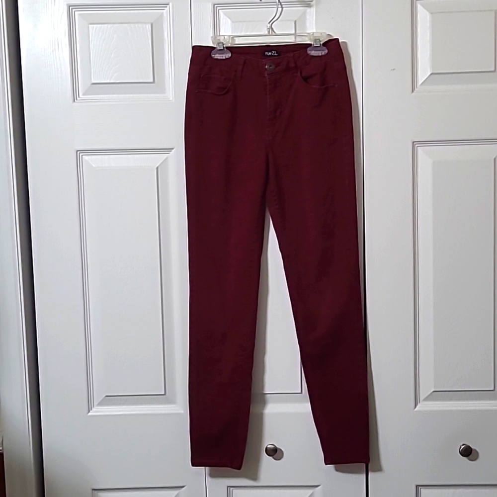 Burgundy Jeans, Size 6, Very Soft Stretch Denim, Excellent Like New Condition